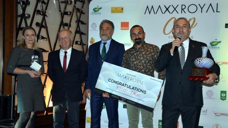 Bakan Çavuşoğlu, golf turnuvasının ödül törenine katıldı