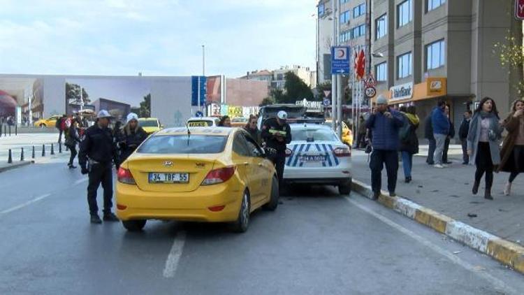 Taksim Meydanında taksilere kış lastiği denetimi