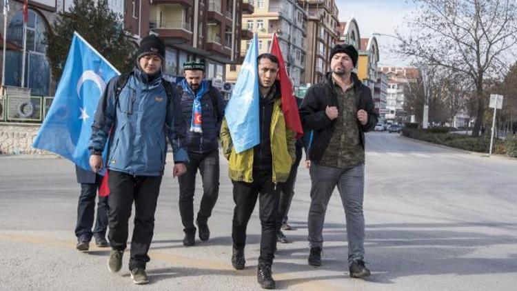 Uygur Türklerine zulmü protesto için yürüyorlar