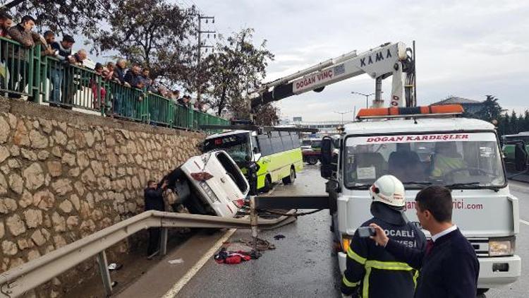 Halk otobüsü ile otomobil çarpıştı: 3 yaralı