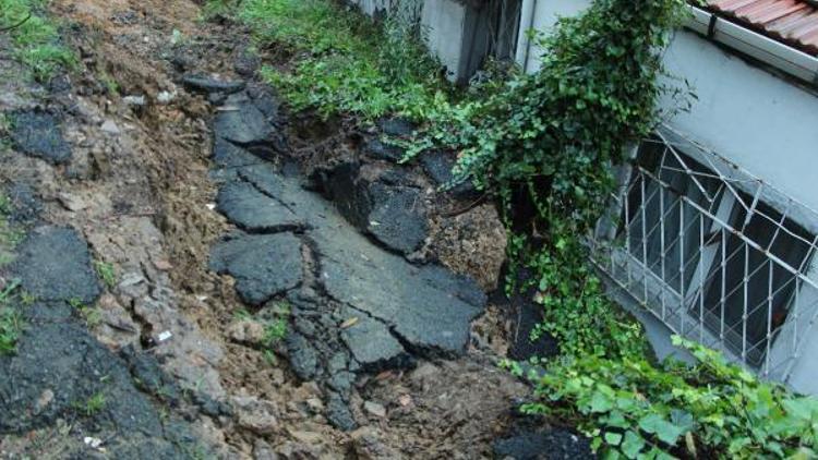 Beşiktaşta toprak kayması: Deprem oluyor zannettik