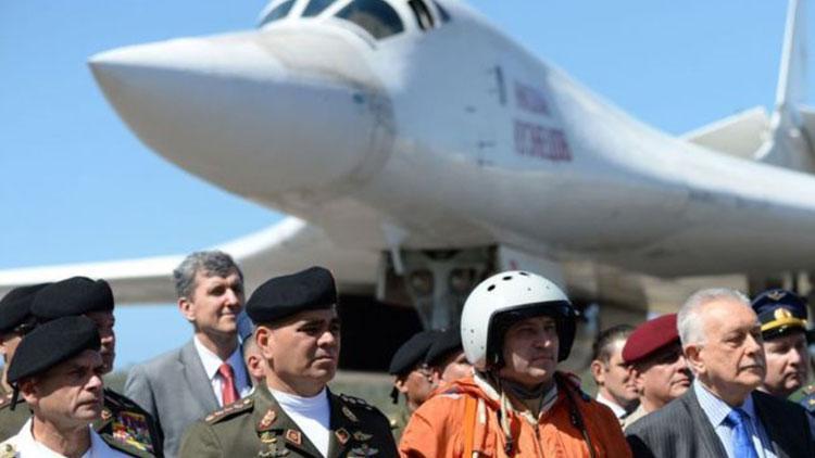 Rusya, Venezuelaya iki nükleer bombardıman uçağı gönderdi