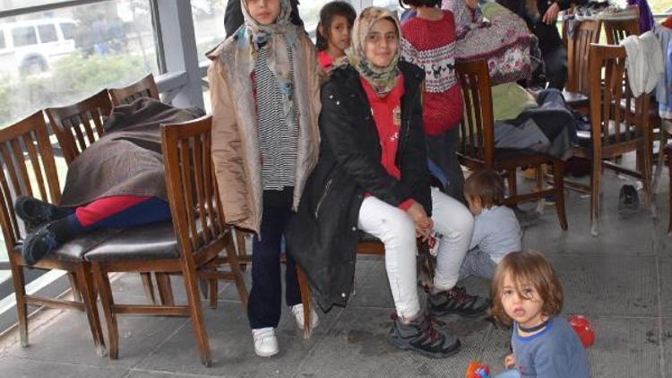 Botları alabora olan 44 kaçak göçmen için Selçuk halkı seferber oldu/ Ek fotoğraflar