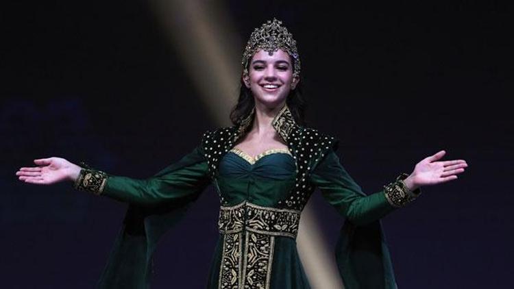 Miss Universete Hürrem Sultan rüzgarı esti