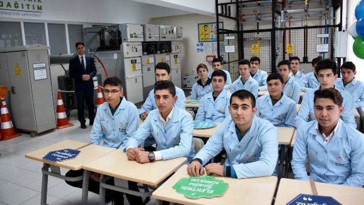 Meslek lisesinde Yüksek Gerilim Laboratuvarı açıldı