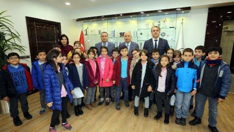 Başkan Yaşar, ilkokul öğrencilerini makamında ağırladı