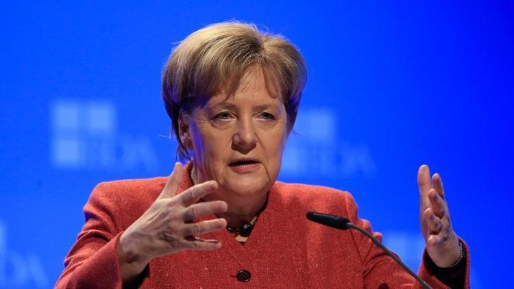 Merkel, Almanyada imamlık meslek eğitimine ihtiyacımız var