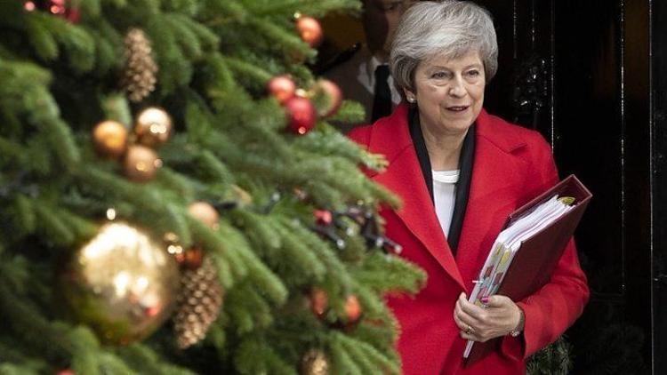 İngiltere Başbakanı Theresa Maya güven oyu