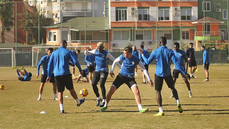 Alanyaspor, Rizespor hazırlıklarını 3 eksikle sürdürdü