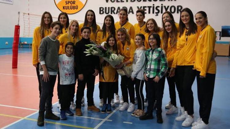 Vakıfbank Kadın Voleybol Takımını tebrik ettiler