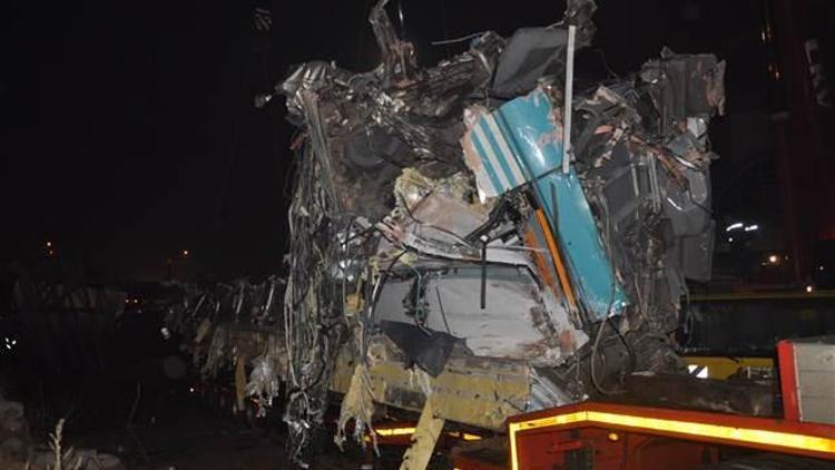 Ankaradaki Yüksek Hızlı Tren kazasında enkaz kaldırma çalışmaları tamamlandı