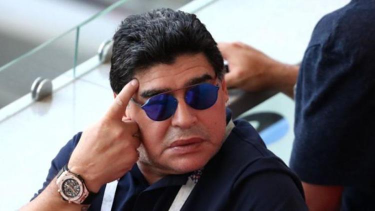 Maradonaya büyük şok Efsane bunu da gördü...