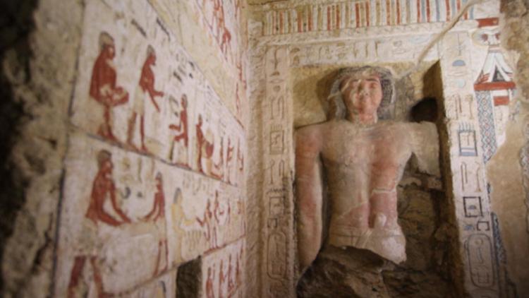 Mısırda 4 bin 400 yıllık mezar bulundu