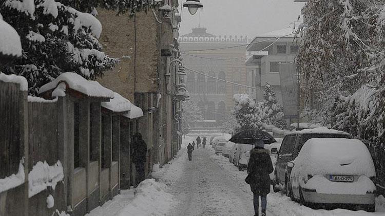 Bosna Hersekte kar yağışı can aldı