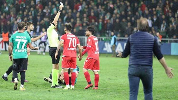 Taner Taşkın: Hakem verdiği ilk penaltı ile rakibi oyunda tuttu