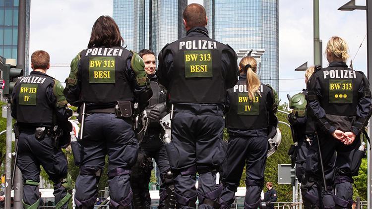 Alman polisi gözaltındaki çete üyesini yanlışlıkla serbest bıraktı