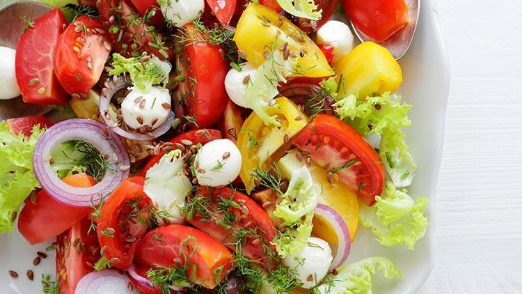 Renkli salata tarifi