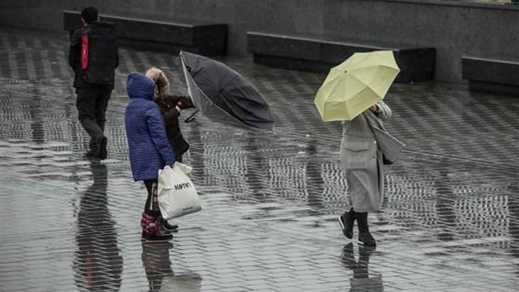 İstanbullular dikkat Yağış yarın öğleye kadar devam edecek