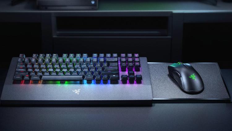 Razerdan Xbox One için tasarlanan kablosuz klavye ve fare