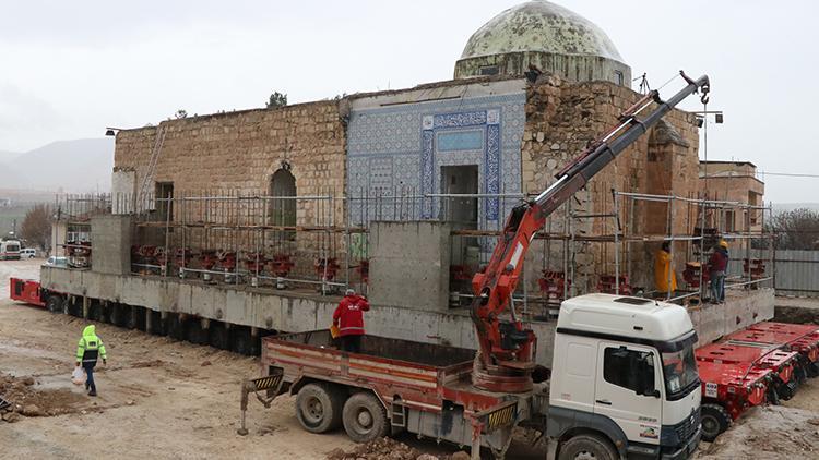 Tarihi caminin son bölümü böyle taşındı