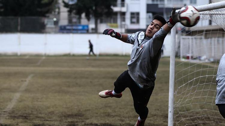 Adanasporlu genç kaleci, gözünü yükseklere dikti