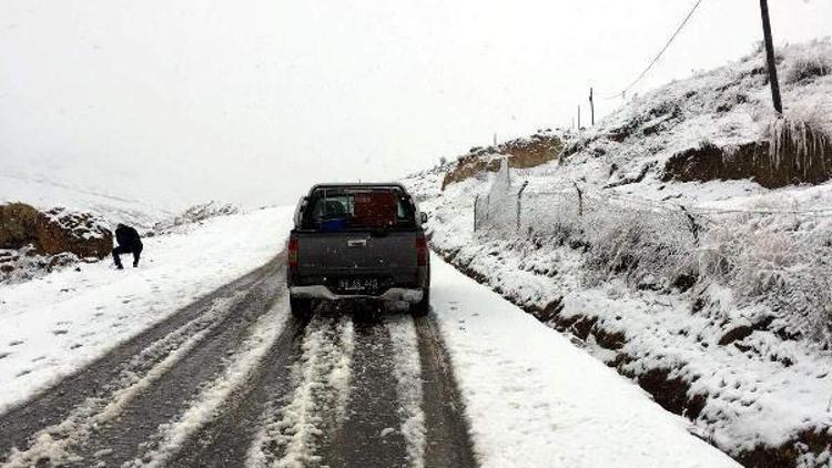 Siirtte kar, 9 köy yolunu ulaşıma kapattı