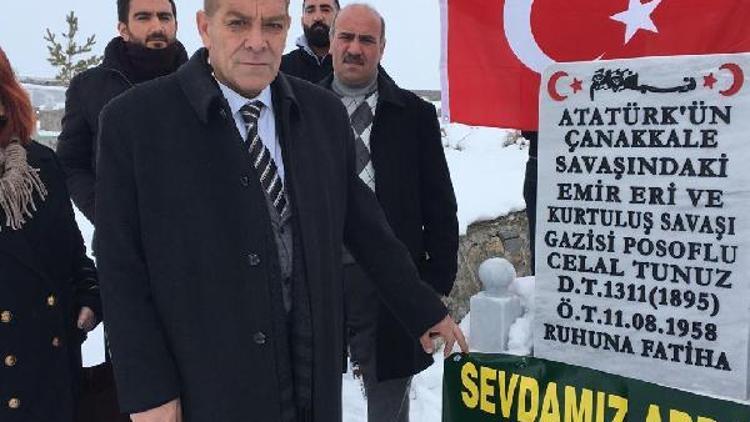 Oyuncu Göksal Kaya, Atatürkün emir erinin mezarını ziyaret etti