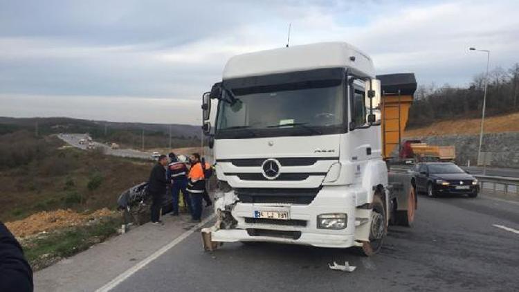 Benzini biten araca hafriyat kamyonu çarptı: 1 yaralı