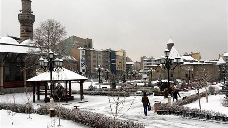 Erzurum’da okullara yarın kar tatili