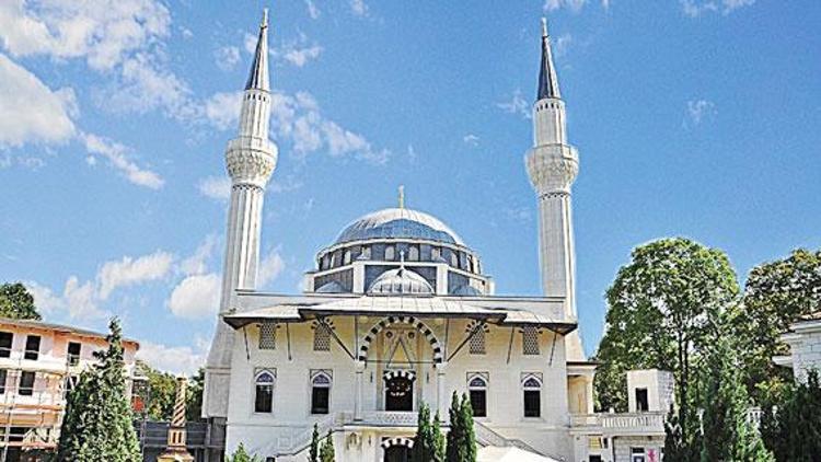 ‘Öncelikle İslam resmi din olarak kabul edilmeli’