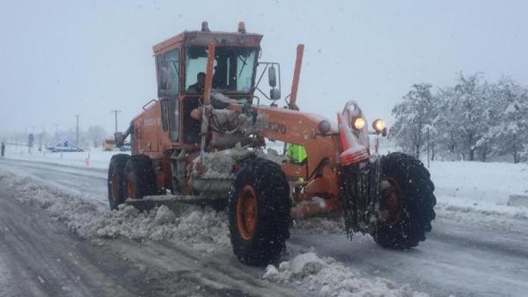 Elazığda 332 köy yolu kardan kapandı