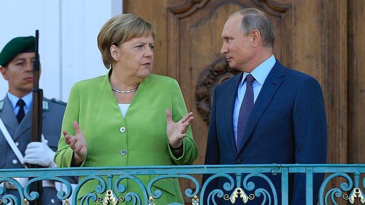 Merkel ve Putin Suriyeyi görüştü