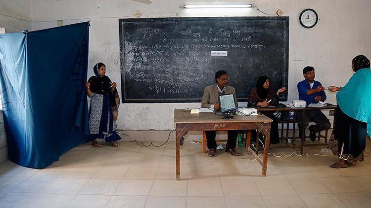 Bangladeşte genel seçimlerde oy verme işlemi başladı