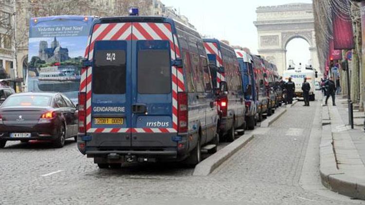 Paris’te yılbaşı için güvenlik önlemleri iki katına çıkarıldı