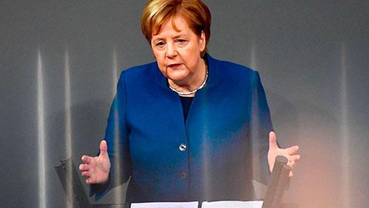 Almanların üçte biri Merkel’in 2021’den önce görevini bırakmasını istiyor
