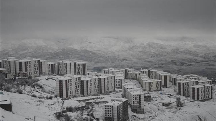 Şırnak’ta kar nedeniyle 2 ilçede eğiteme ara verildi, 24 köy yolu kapalı