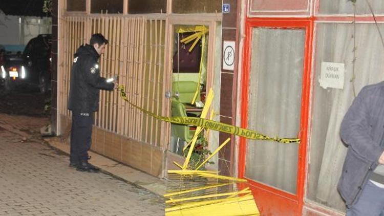 Kahvehaneye pompalı tüfekle ateş açtı: 2 kardeş öldü