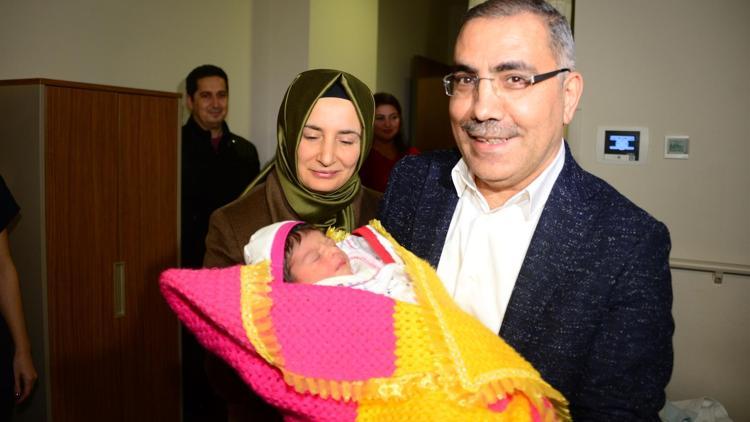 Adana’da yılın ilk bebeği Zeynep dünyaya geldi