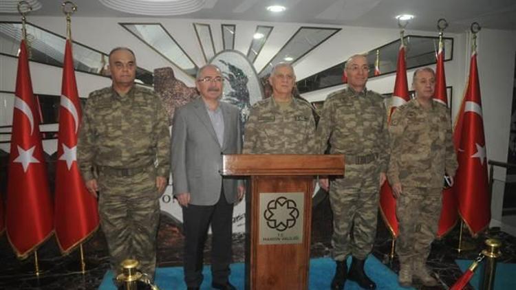 Kara Kuvvetleri Komutanı Orgeneral Dündar Mardinde