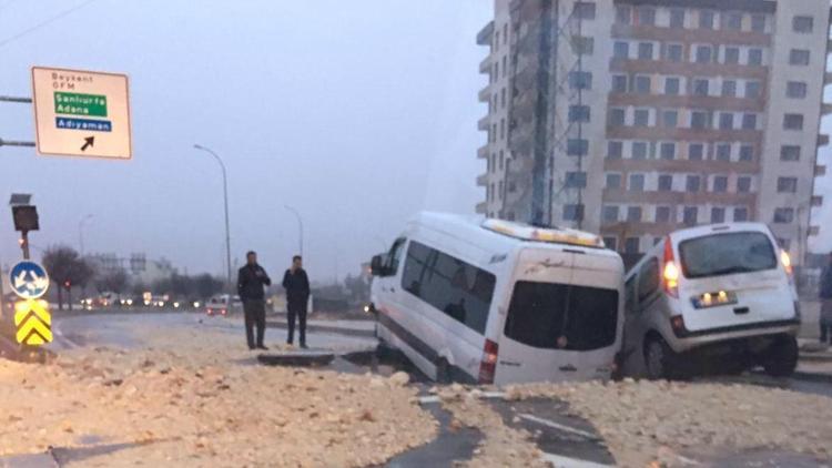 Son dakika... Gaziantepte yol çöktü, araçlar çukura düştü