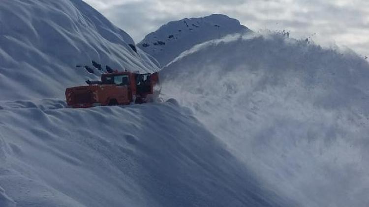 Hakkaride 22 köy ve 68 mezranın yolu kardan kapandı