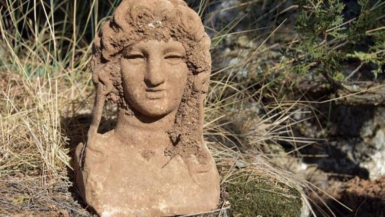 Pisidiada Büyük İskendere benzeyen mermer heykel bulundu