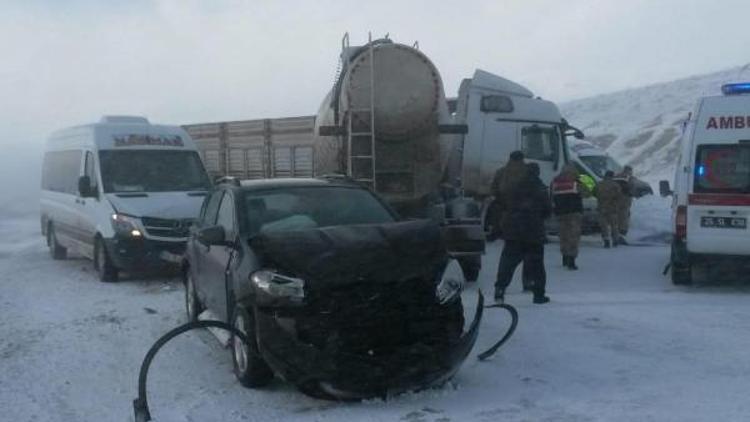 Erzurumda 7 araç birbirine girdi: 1 ölü, 4 yaralı