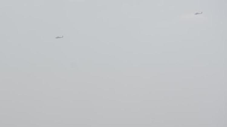 ABD helikopterlerinden Menbiç sınırında devriye uçuşu