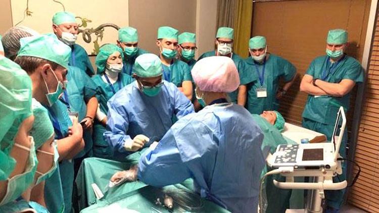 Türk doktorların operasyonu, Avrupa ülkelerinde canlı izlendi