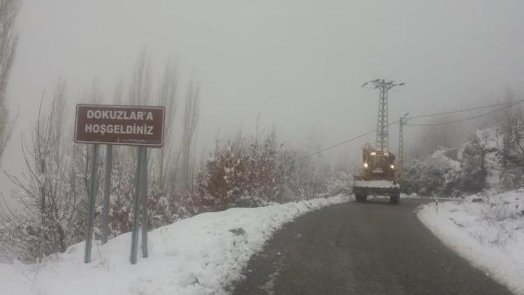 Kirazda kar yağışı nedeniyle 13 köy yolu ulaşıma kapandı
