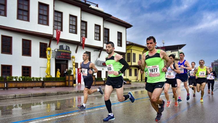 9. Uluslararası 5 Ocak Adana Kurtuluş Yarı Maratonu ve Halk Koşusu tamamlandı