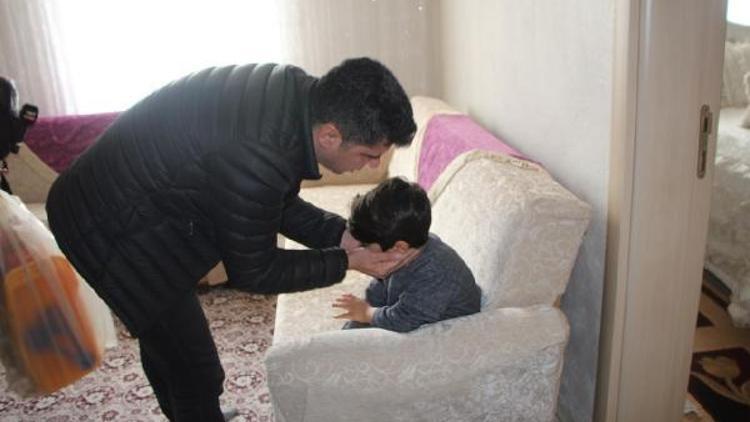 Karlıova Kaymakamı, 5 yaşındaki Muhammete insülin pompası aldı