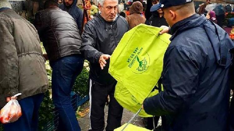Hatay’da Defne Belediyesi vatandaşlara doğa dostu pazar çantası dağıttı