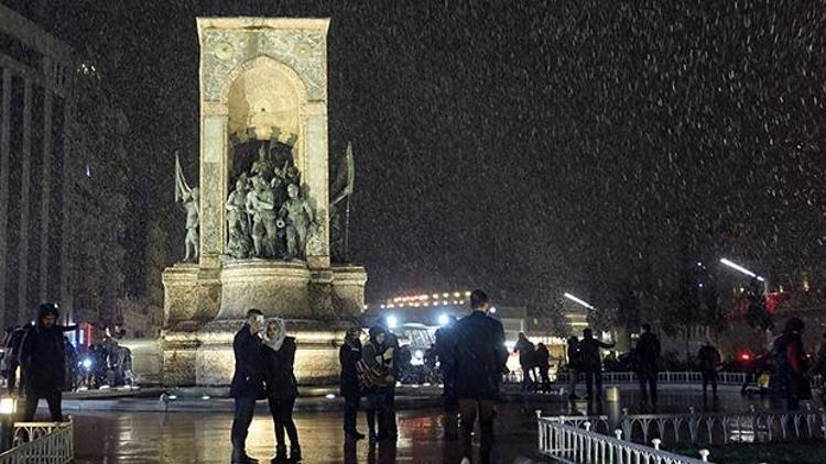 Son dakika: İstanbulda kar etkisini gösterdi... Daha da yoğunlaşacak